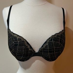 Victoria Secret lace black push up bra. 32C